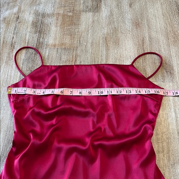 Elegant Red Satin Open Back Juniors Top S - Picture 5 of 7